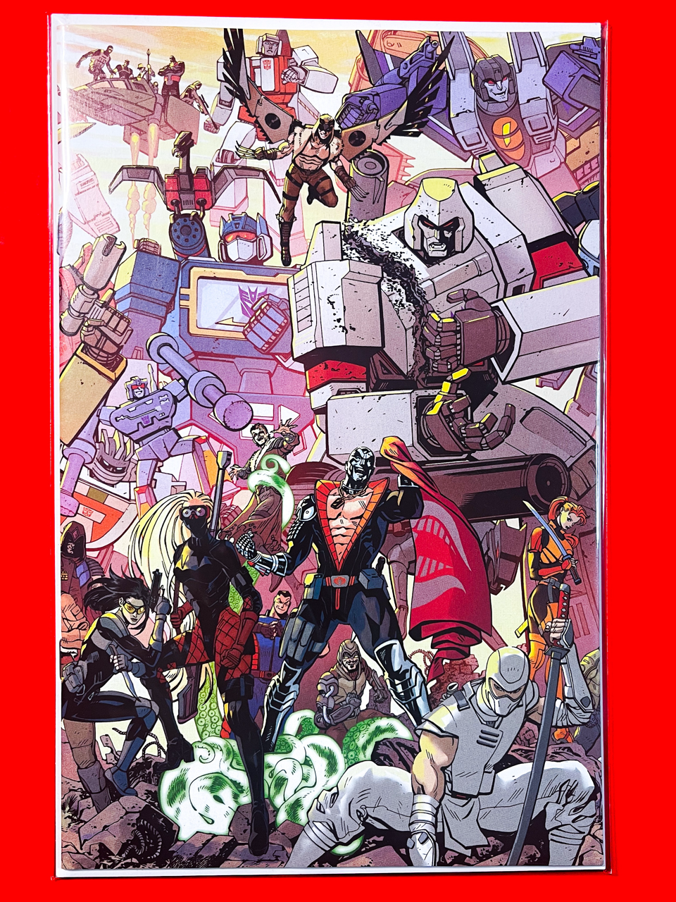 Main Cover of Transformers #33 | Tom Reilly & Adriano Lucas Cover