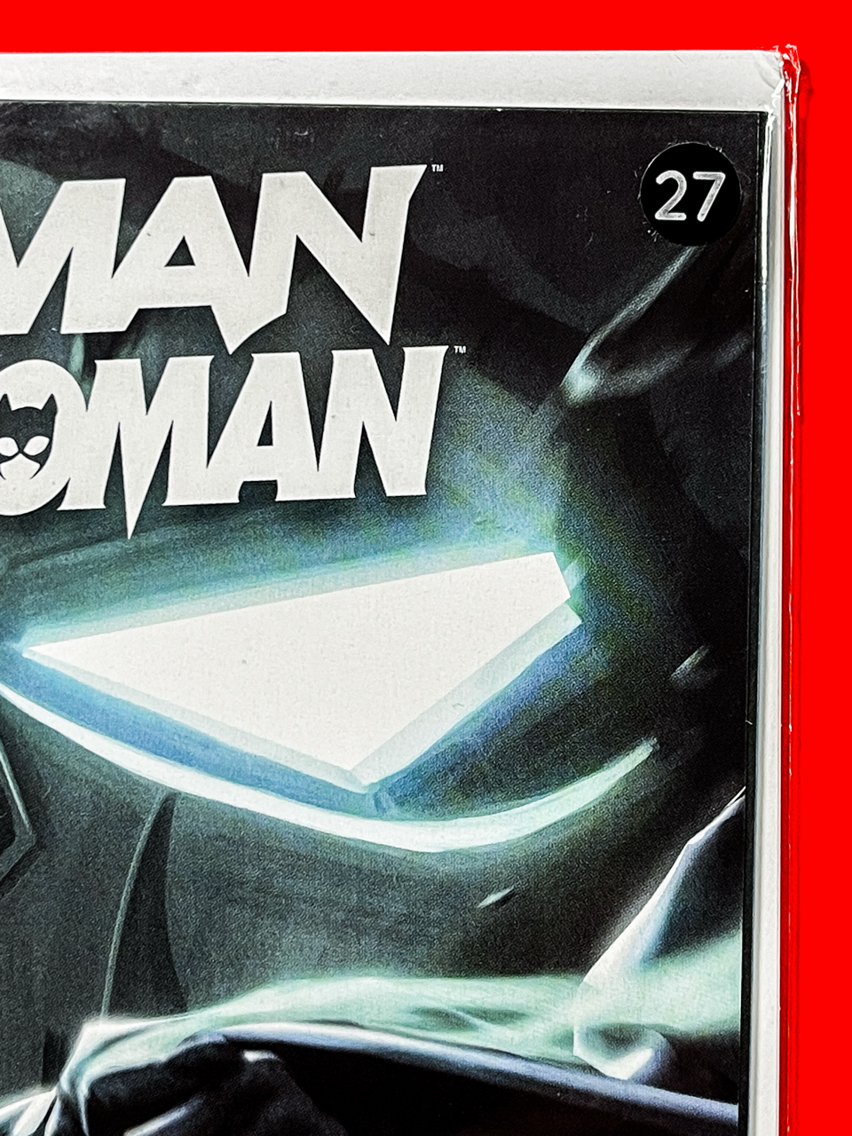 Top right corner of Batman Catwoman #1 | Ejikure Cover