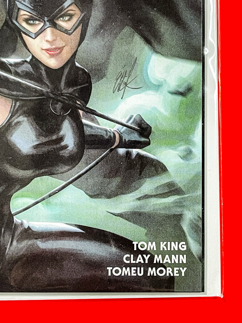 Bottom right corner of Batman Catwoman #1 | Ejikure Cover