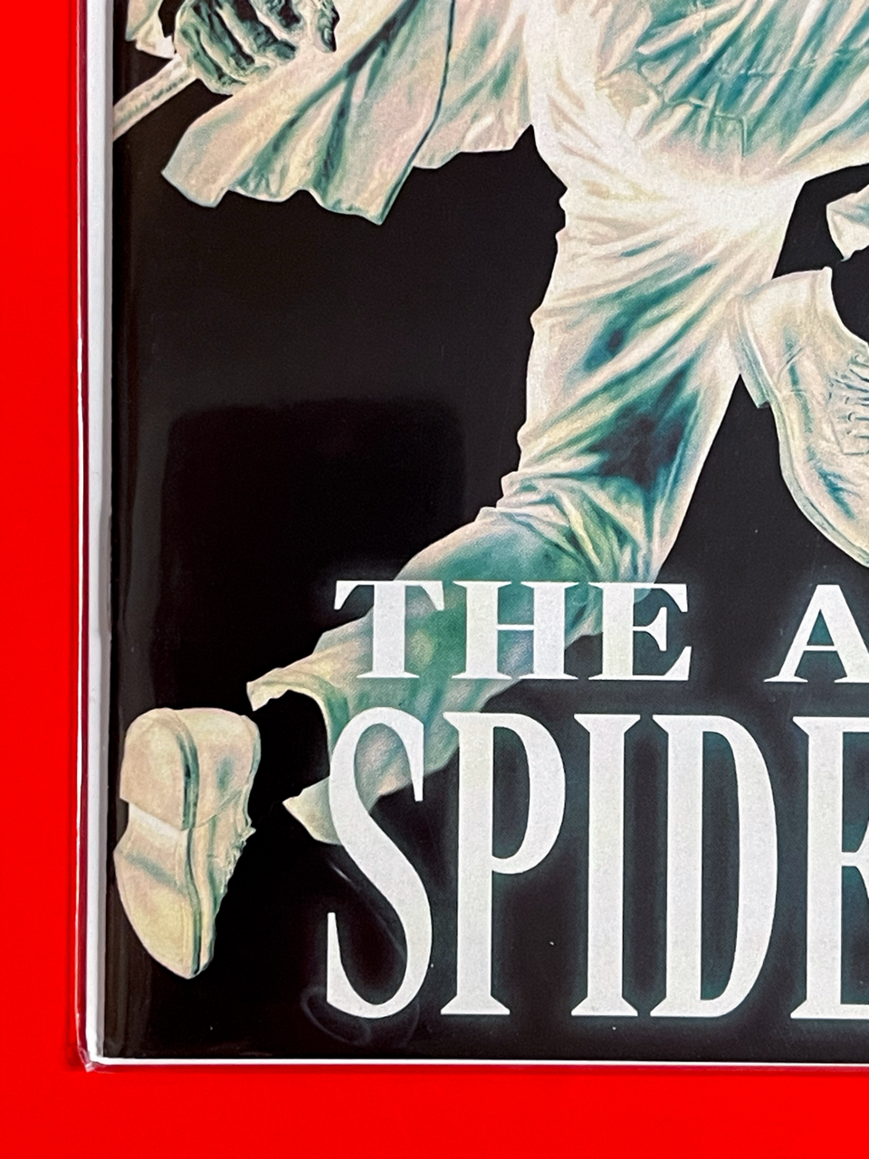 Bottom left corner of The Amazing Spider-Man #28 | Lee Bermejo Cover